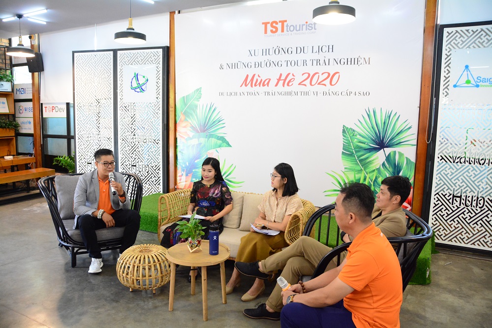 TST tourist giới thiệu sản phẩm hè 2020