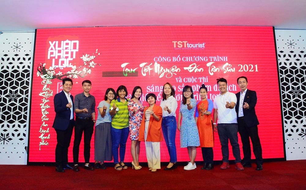 TST tourist giới thiệu bộ sản phẩm tour Tết 2021