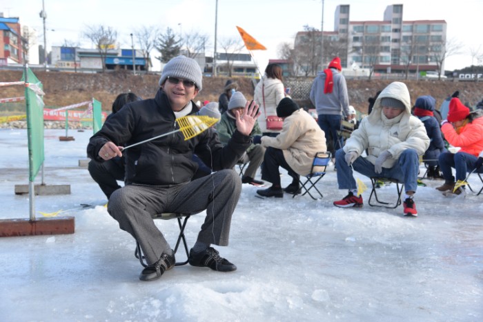Mùa đông xứ Hàn Quốc và trải nghiệm câu cá trên băng