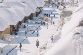 Làng cổ Nhật Bản phủ tuyết dày trong đợt lạnh kỷ lục