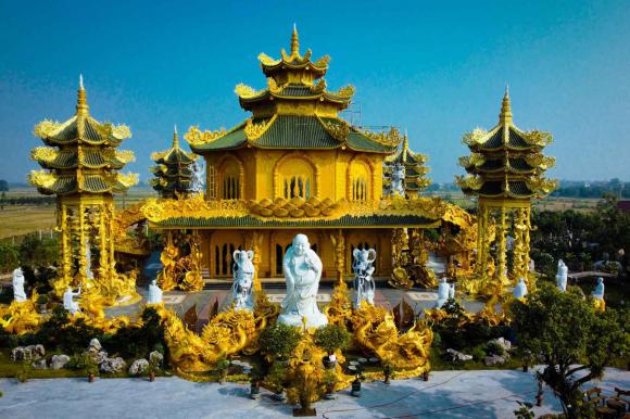 Ngôi chùa ‘dát vàng’ nằm giữa đồng lúa ở Hưng Yên