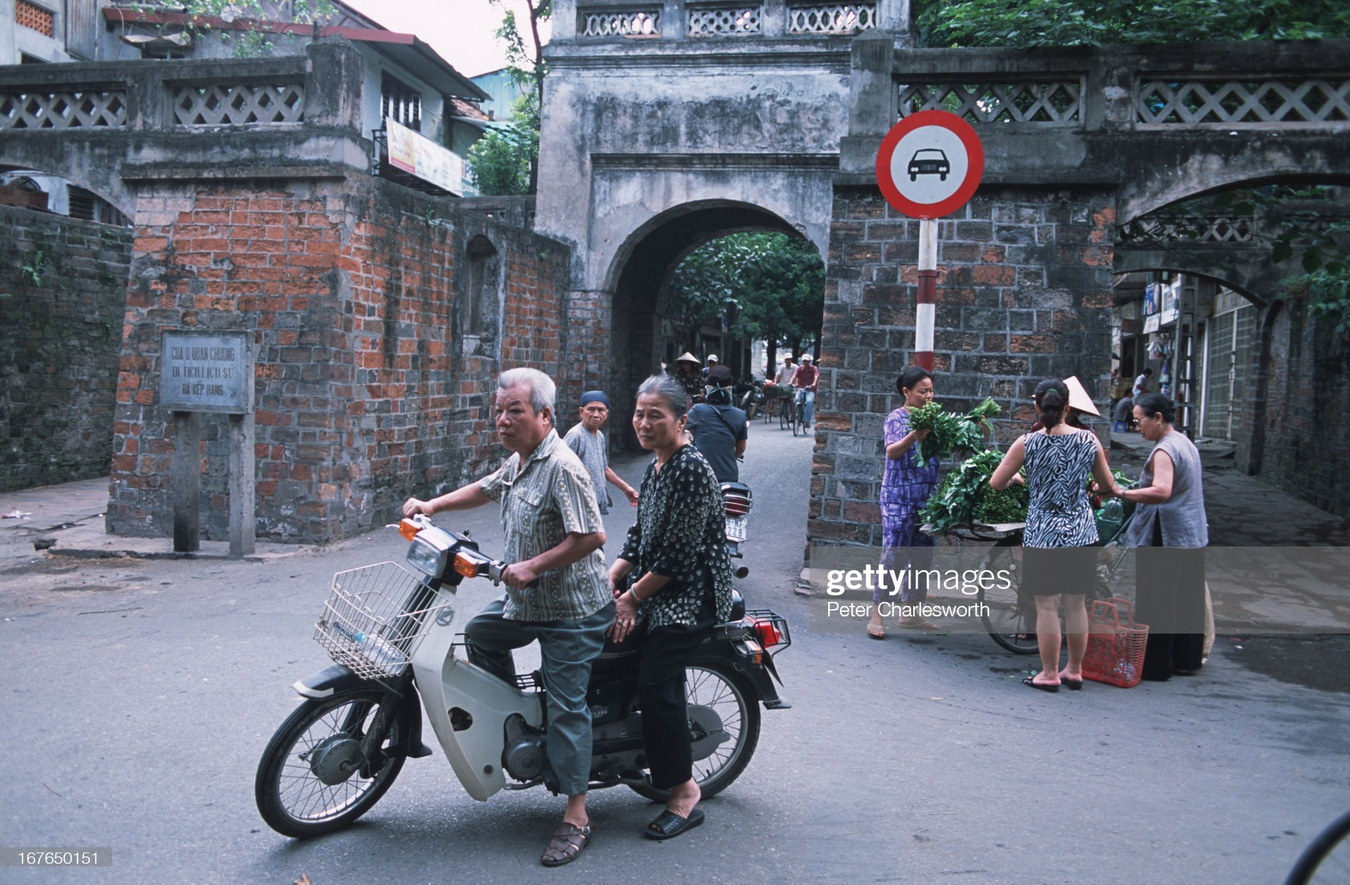 Ảnh đầy hoài niệm về cuộc sống ở Hà Nội tròn 20 năm trước