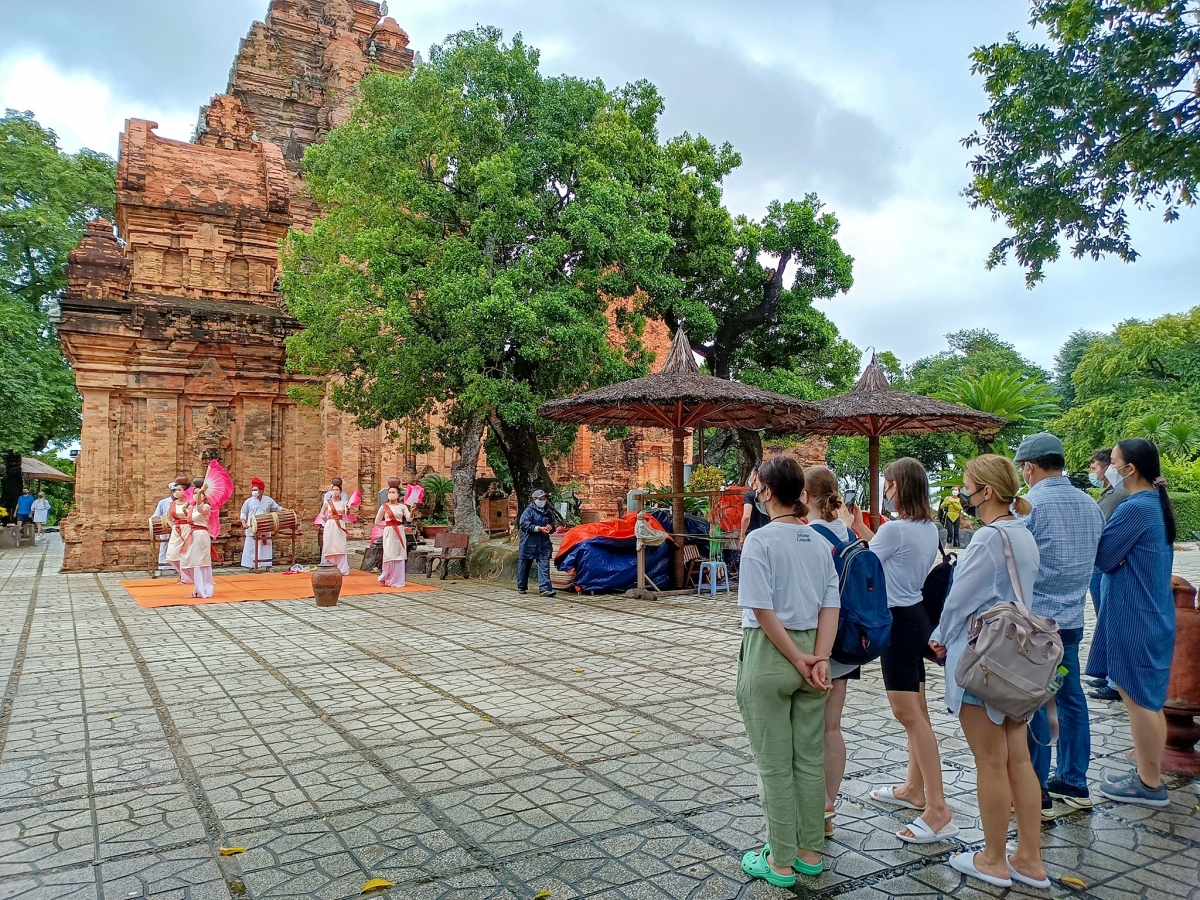 Doanh nghiệp đón khách Nga: Bình tĩnh trước khủng hoảng