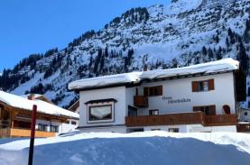 Một ngày ở nơi chuyên đón người giàu