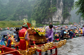 Hàng nghìn người dự khai hội Tràng An