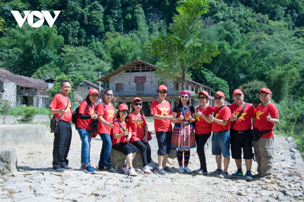 TSTtourist-doc-dao-lang-da-khuoi-ky-cua-nguoi-tay-cao-bang-14