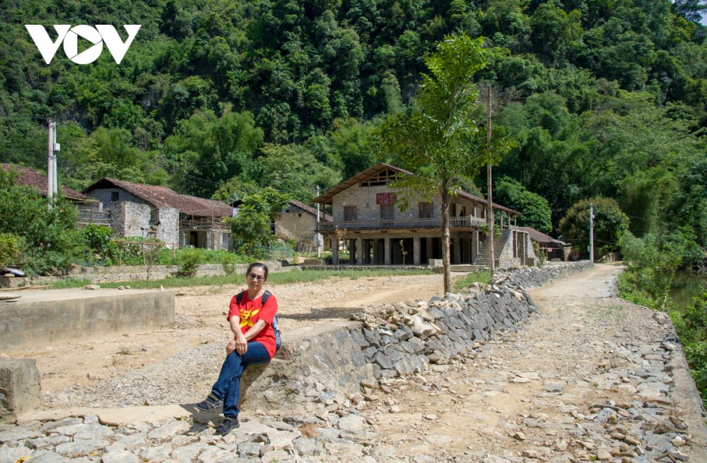 TSTtourist-doc-dao-lang-da-khuoi-ky-cua-nguoi-tay-cao-bang-4