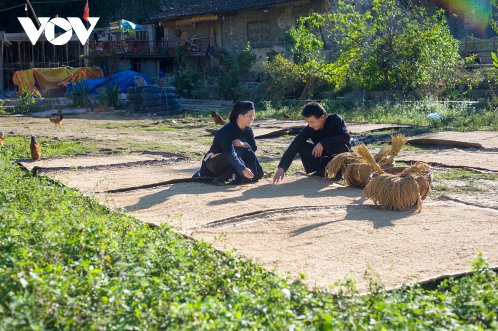 TSTtourist-doc-dao-lang-da-khuoi-ky-cua-nguoi-tay-cao-bang-8