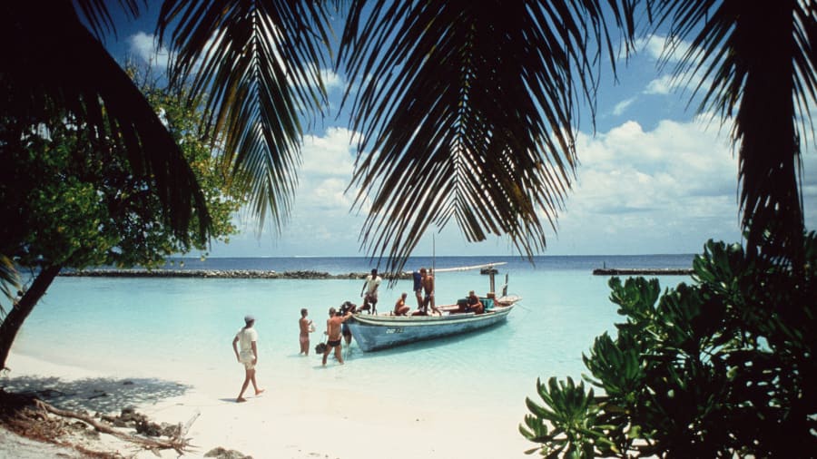 TSTtourist-maldives-trong-the-nao-truoc-khi-qua-bom-du-lich-ap-den-5