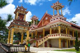 Ảnh: Chiêm ngưỡng kiến trúc độc đáo của nhà thờ Du Sinh, Đà Lạt