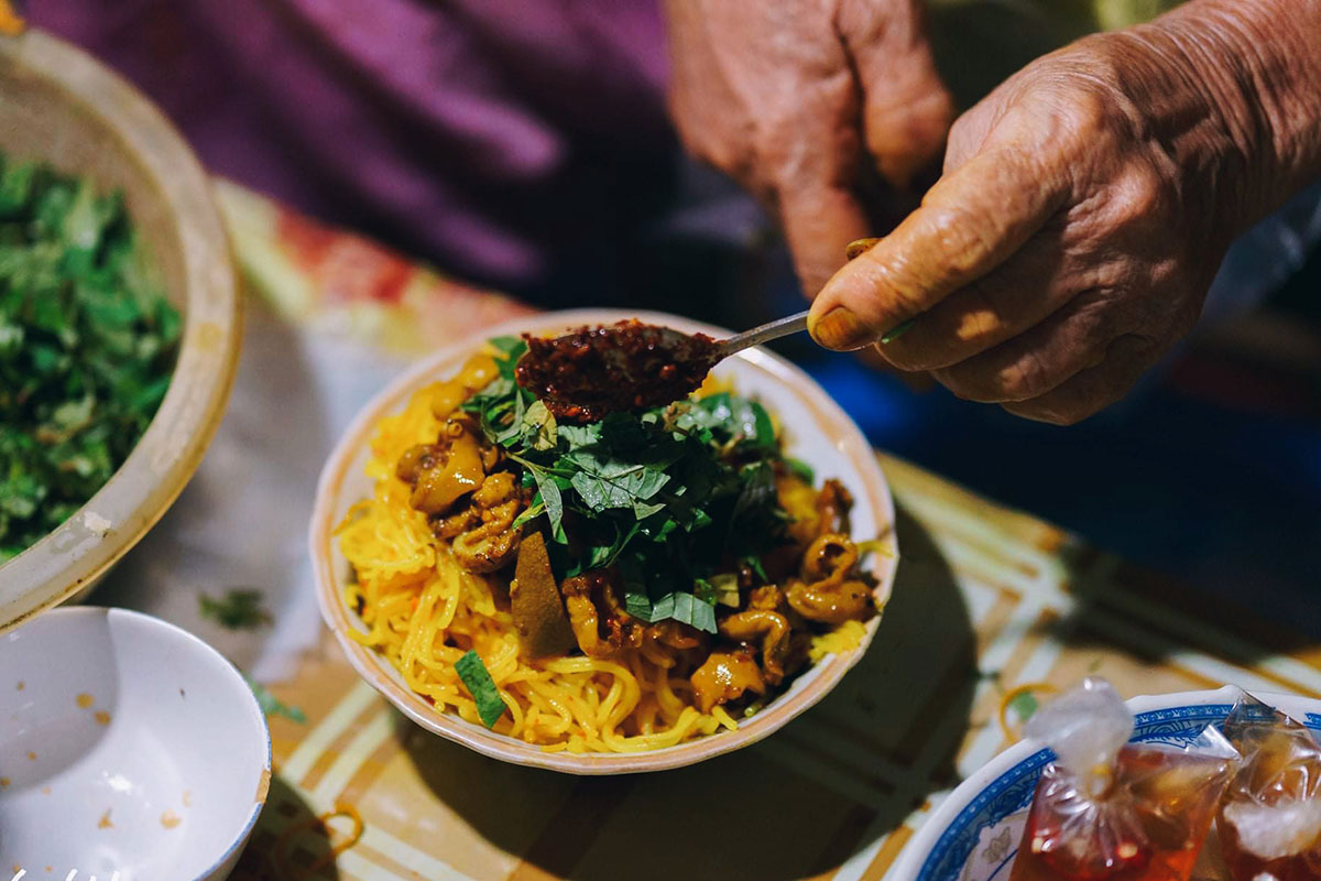 Bún xào lòng nghệ - món đặc sản thơm ngon và