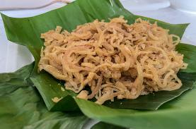 Món nem ăn với lá sung nức tiếng Hà Nội