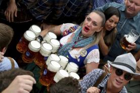 Lễ hội bia Đức trở lại, giá tăng chưa từng có