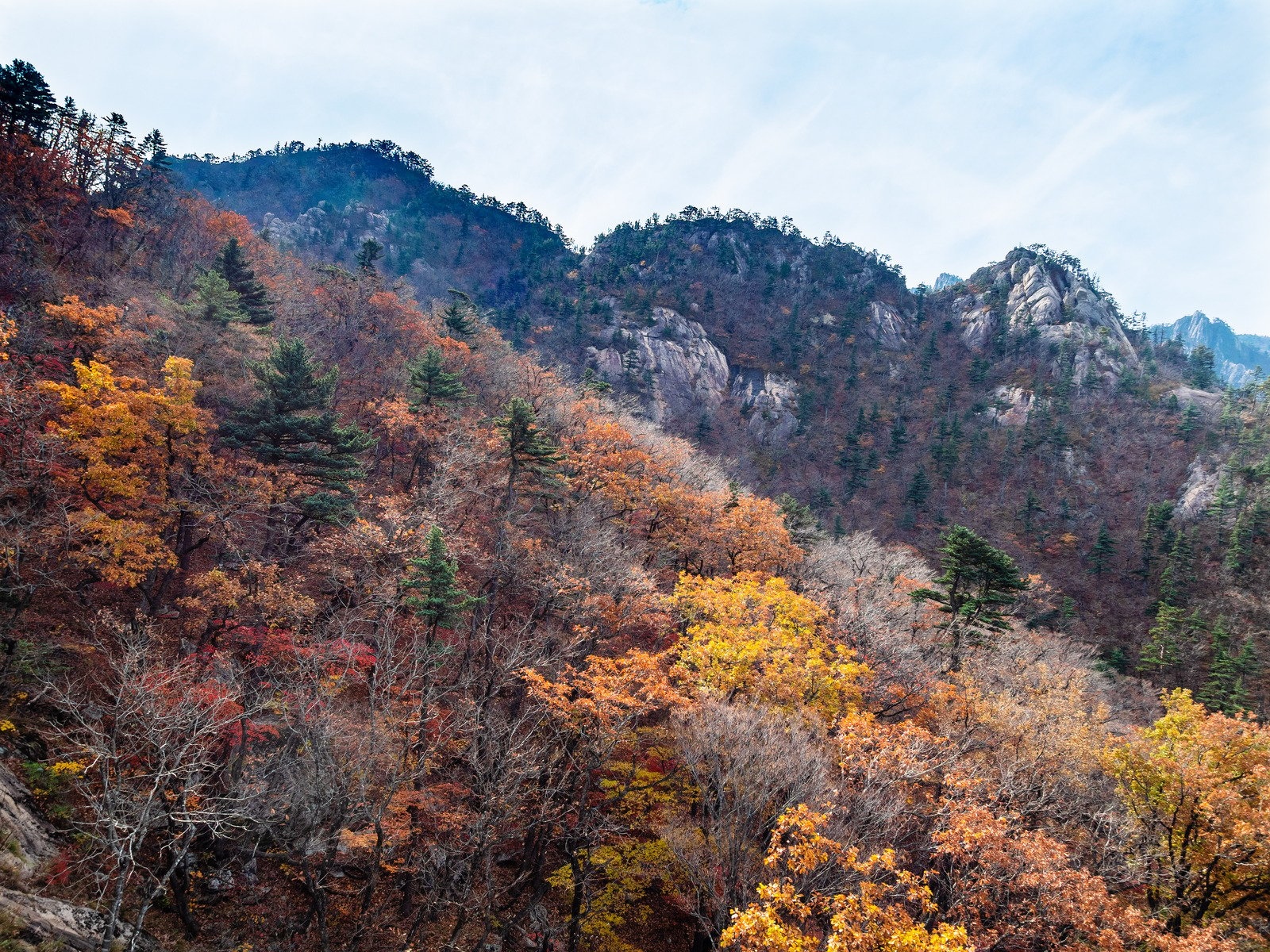 Cảnh sắc mùa thu ngoạn mục tại Vườn Quốc gia Seoraksan