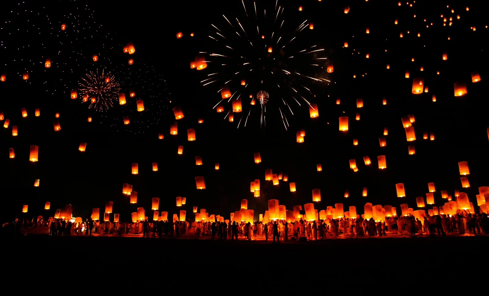 Lễ hội thả đèn trời Yi Peng được trông đợi nhất trong năm ở Chiang Mai