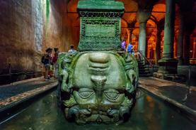 Bể chứa khổng lồ có đầu Medusa ở Istanbul