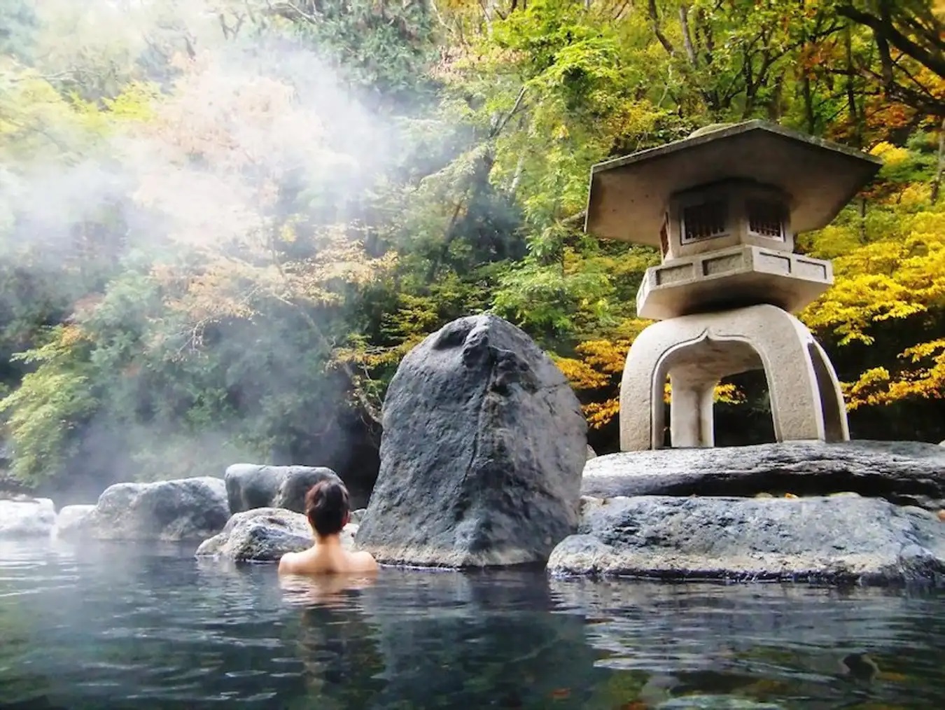 Tắm onsen là trải nghiệm “phải thử” của du khách khi đến Nhật