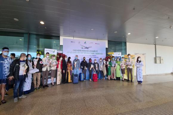 Khánh Hòa đón đoàn khách du lịch "hộ chiếu vaccine" đầu tiên, tạo đà phục hồi du lịch