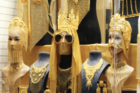 Du khách Việt khám phá chợ vàng ở Dubai