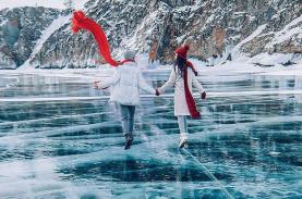 Cảm giác mạnh khi trượt băng trên hồ Baikal