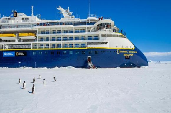 Bùng nổ tour du thuyền khám phá châu Nam Cực