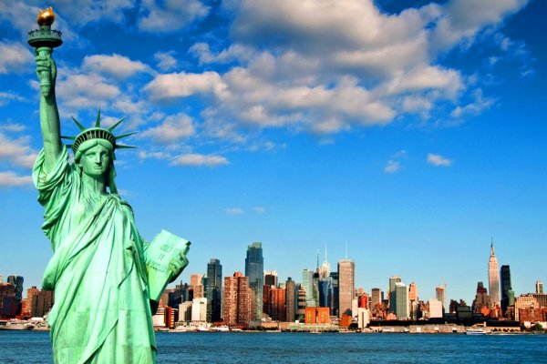 Majestic-Statue-of-Liberty-in-USA-4